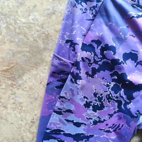 The North Face On Mountain Girls Camo leggings, size Large - Picture 3 of 9